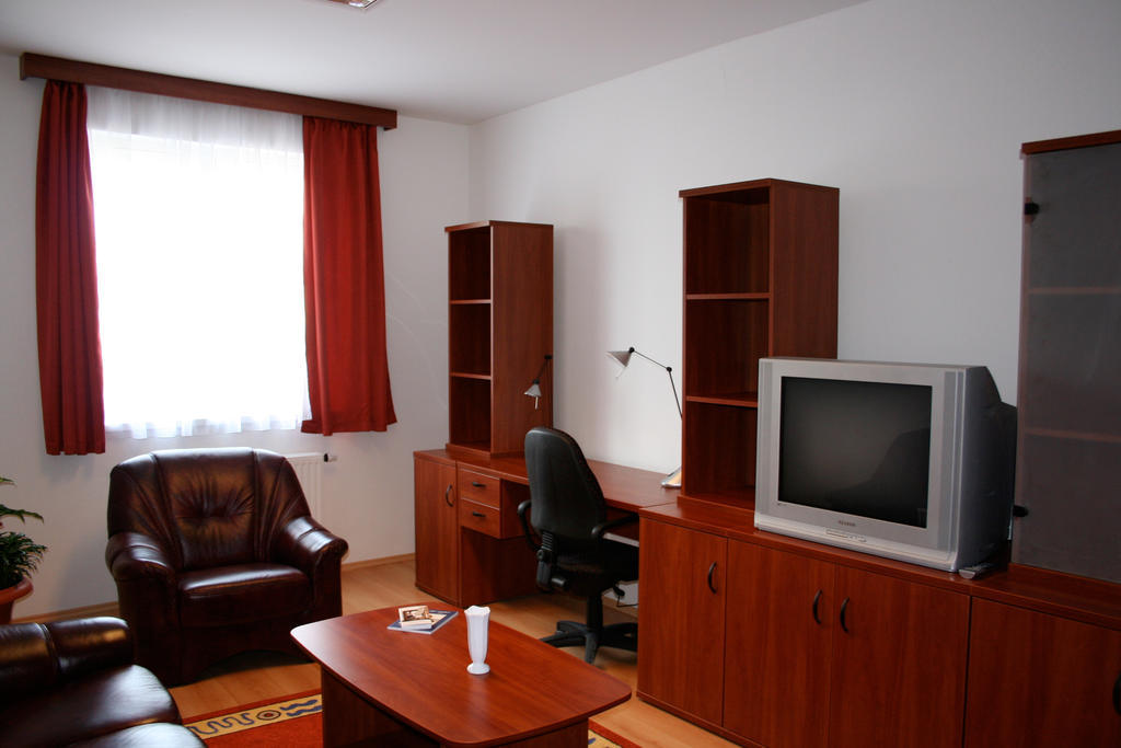 Uni-Hotel Diákotthon Miskolc Exterior foto